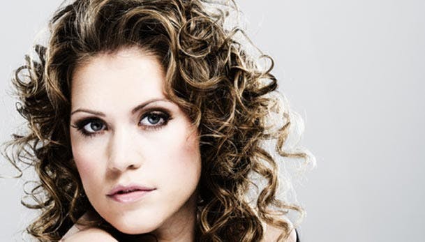 https://imgix.seoghoer.dk/media/se-og-hoer/musik/anna-david2-jpg.jpg