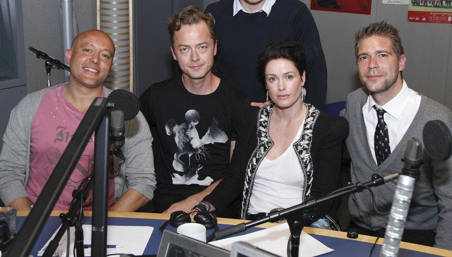 René Dif, Claus Norreen, Lene Nystrøm Rasted og Søren Rasted har i fællesskab besluttet at ændre teksten i "Back To The 80's"