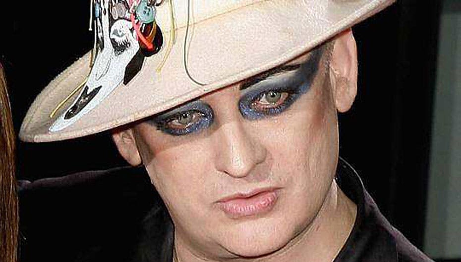 Boy George har nu rettens ord for at han ikke må længe sine sex-bekendtskaber til sengen og tilbageholde dem