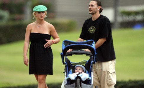 https://imgix.seoghoer.dk/media/se-og-hoer/musik/britney-adopterer1-jpg.jpg