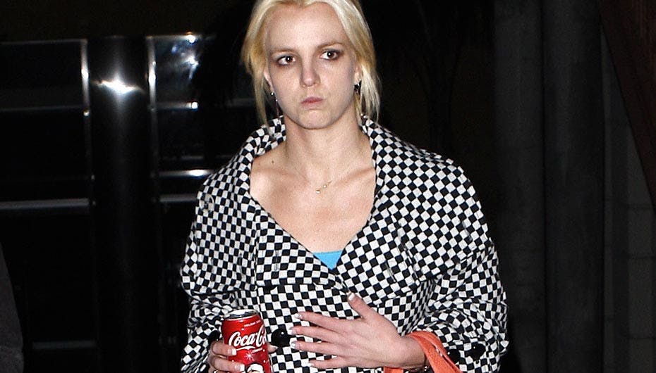 Britney gør oprør imod den skrappe diæt, hun skal følge. Hun kaster sig over junkfood i stedet med at nøjes med de 1200 kalorier hun højst må indtage på en dag
