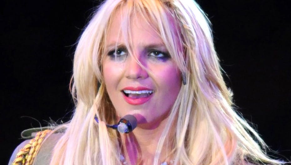 Britney må ærgre sig over, at hun ikke liiiige tjekkede trussekanten, inden hun gik på scenen