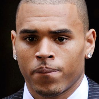 https://imgix.seoghoer.dk/media/se-og-hoer/musik/chris-brown-doemt2-jpg.jpg
