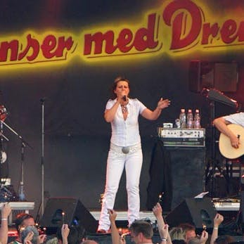 https://imgix.seoghoer.dk/media/se-og-hoer/musik/danser-m-d-varmer-op2-jpg.jpg