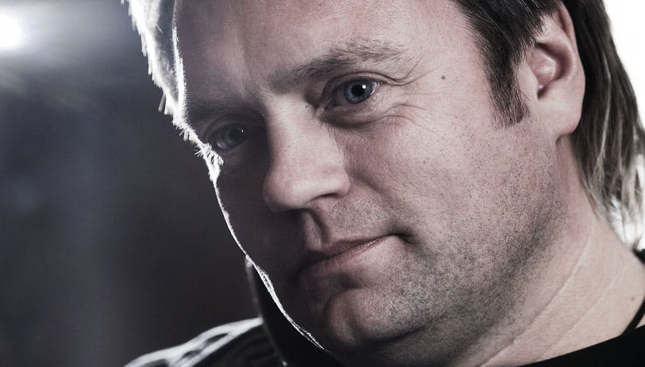 Johnny Hansen mener ikke, at det har hold i virkeligheden, at folk køber hans plade af medlidenhed