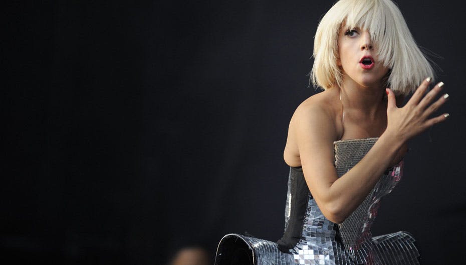 Lady Gaga bruger alle sine penge på kostumer, som hun bruger på scenen
