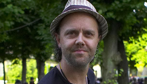 Lars Ulrich har droppet kokainen, men er stadig vild for at gå på toilettet sammen med vennerne