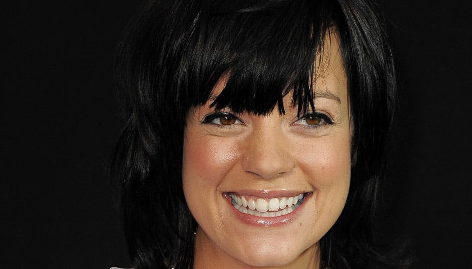 Selv om festivalen endnu ikke har bekræftet det, så skriver Lily Allen, at hun skal til Roskilde til sommer