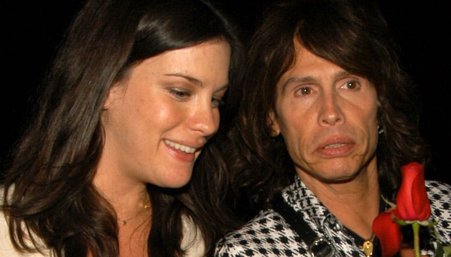 Steven har brug for sin datters hjælende hånd i disse dage