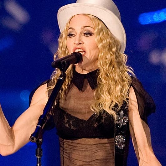 https://imgix.seoghoer.dk/media/se-og-hoer/musik/madonna-trostet-af-sean-jpg.jpg