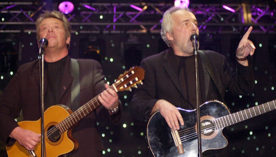 Brødrene Olsen vandt både det danske og det internationale Melodi Grand Prix i Stockholm 2000 med "Smuk som et Stjerneskud"