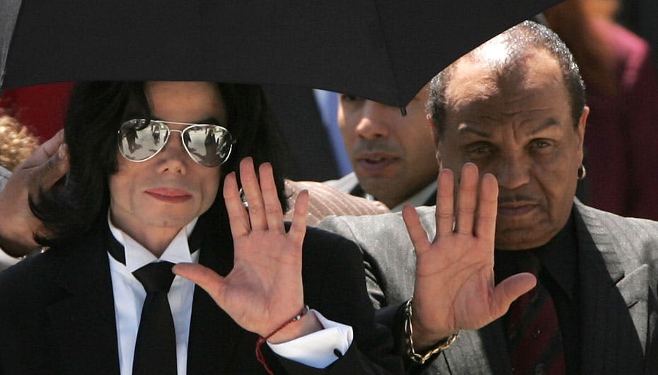 Selv om Michael ikke altid har erindret sin barndom med rosenrøde ord, så har forholdet til familien og far Joe Jackson altid været tæt