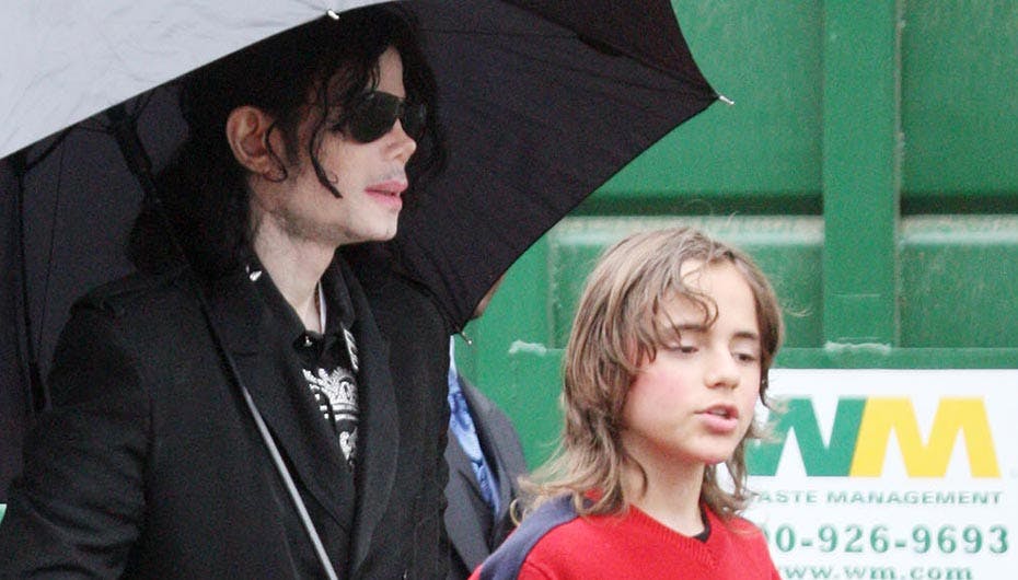 Her er Michael Jackson sammen med sin ældste søn, som så ham dø