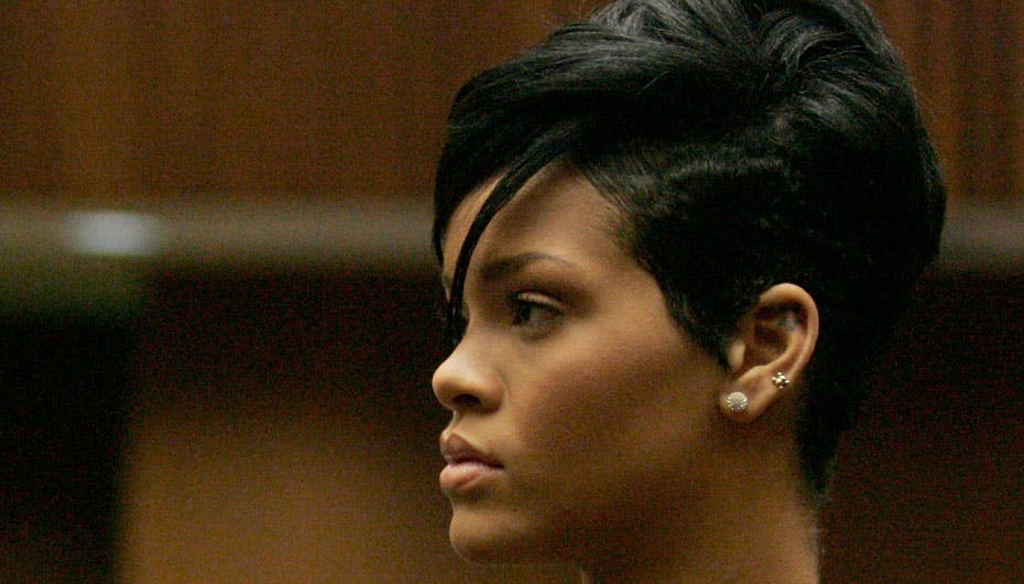 Rihanna dukkede op i retten, men nåede ikke at vidne, før Chris Brown havde erkendt sig skyldig