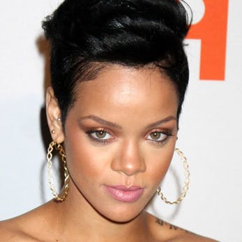 https://imgix.seoghoer.dk/media/se-og-hoer/musik/rihannatatoverer2-jpg.jpg