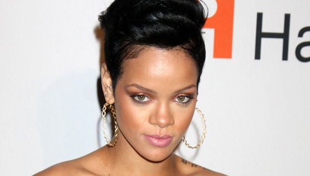 https://imgix.seoghoer.dk/media/se-og-hoer/musik/rihannatatoverer2-jpg.jpg