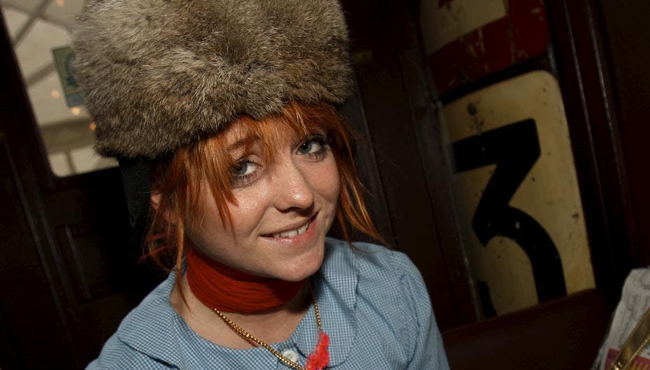 Sys Bjerre betegner sig selv som lidt af en hystade, men hun vil gerne have en kæreste