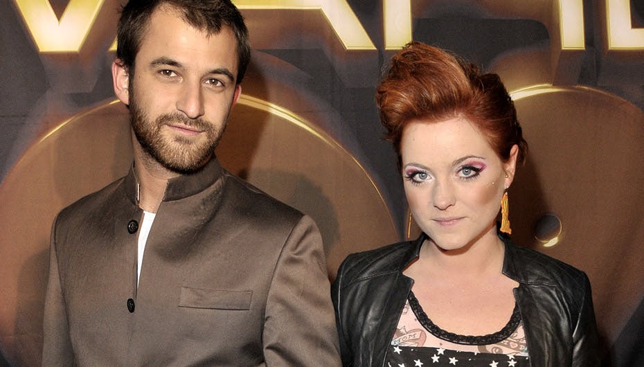 Sys sammen med sin elskede Philip Halloun