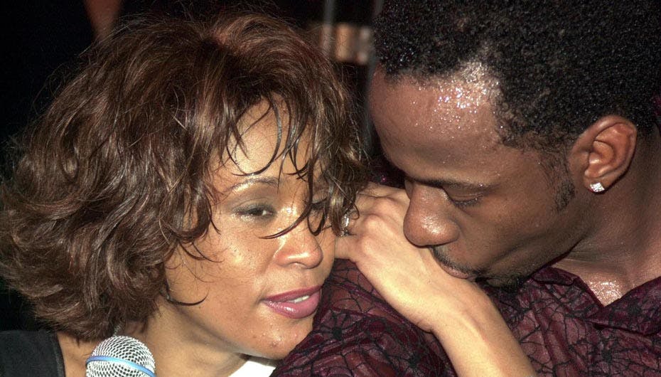 I årevis levede Whitney Houston et vildt liv på stoffer sammen med ægtemanden Bobby Brown. De blev skilt i 2007