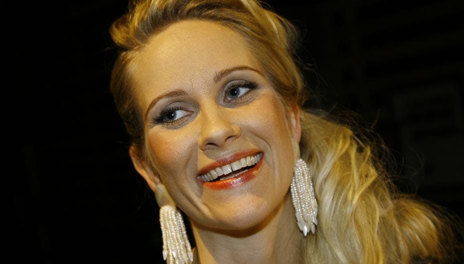 Heidi fra "X Factor" har grund til at smile. Hun har allerede succes med sin første single