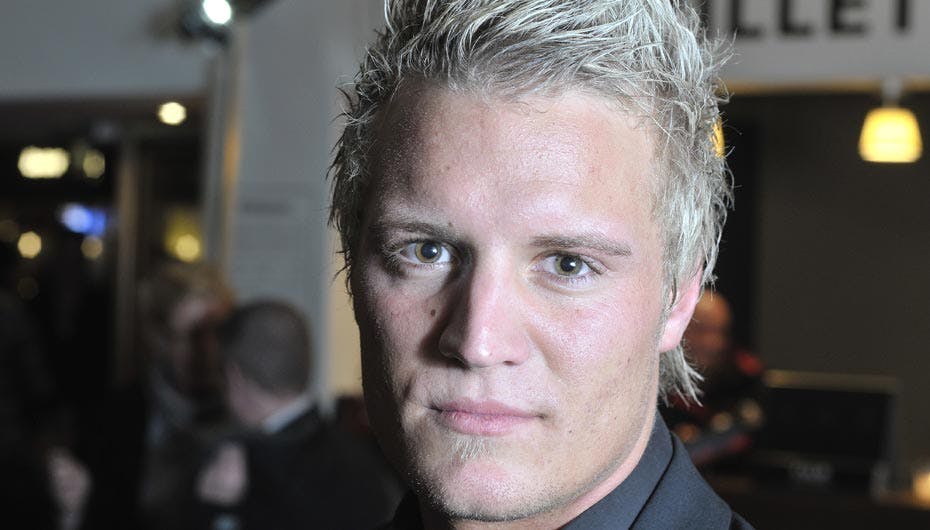 "I henhold til" gårsdagens afsnit af "Paradise Hotel", så er Ronnie en smule flov over sit flæberi