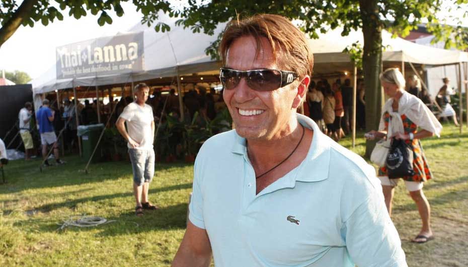 Dresscode på Roskilde Festival er ikke lyseblå Lacoste-polo, men Erik var ligeglad. Der skulle festes, og det blev der