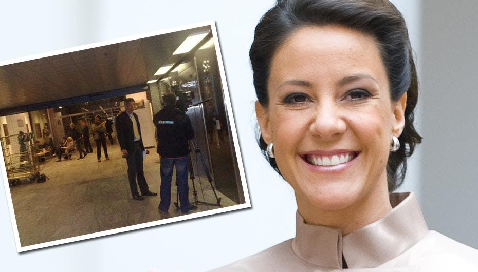 Prinsesse Marie og prins Joachim er i øjeblikket på Rigshospitalet for at føde deres første fælles barn - parret har selskab af et samlet dansk pressekorps