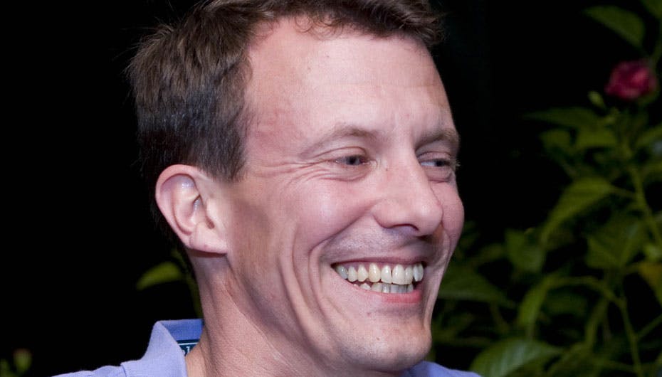 Joachim griner, men naboerne synes bestemt ikke at stanken fra hans marker er morsomme