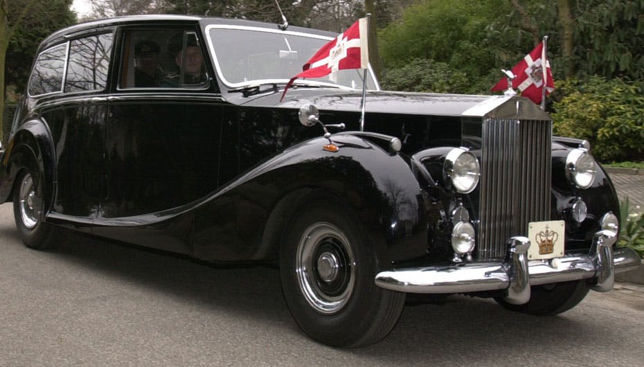 Gamle biler har deres egen sjæl og mening om, hvornår de vil køre - også dronningens Store Krone