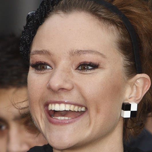 https://imgix.seoghoer.dk/media/se-og-hoer/x-factor/lise-roenne-koebt-kaerlighe-jpg.jpg