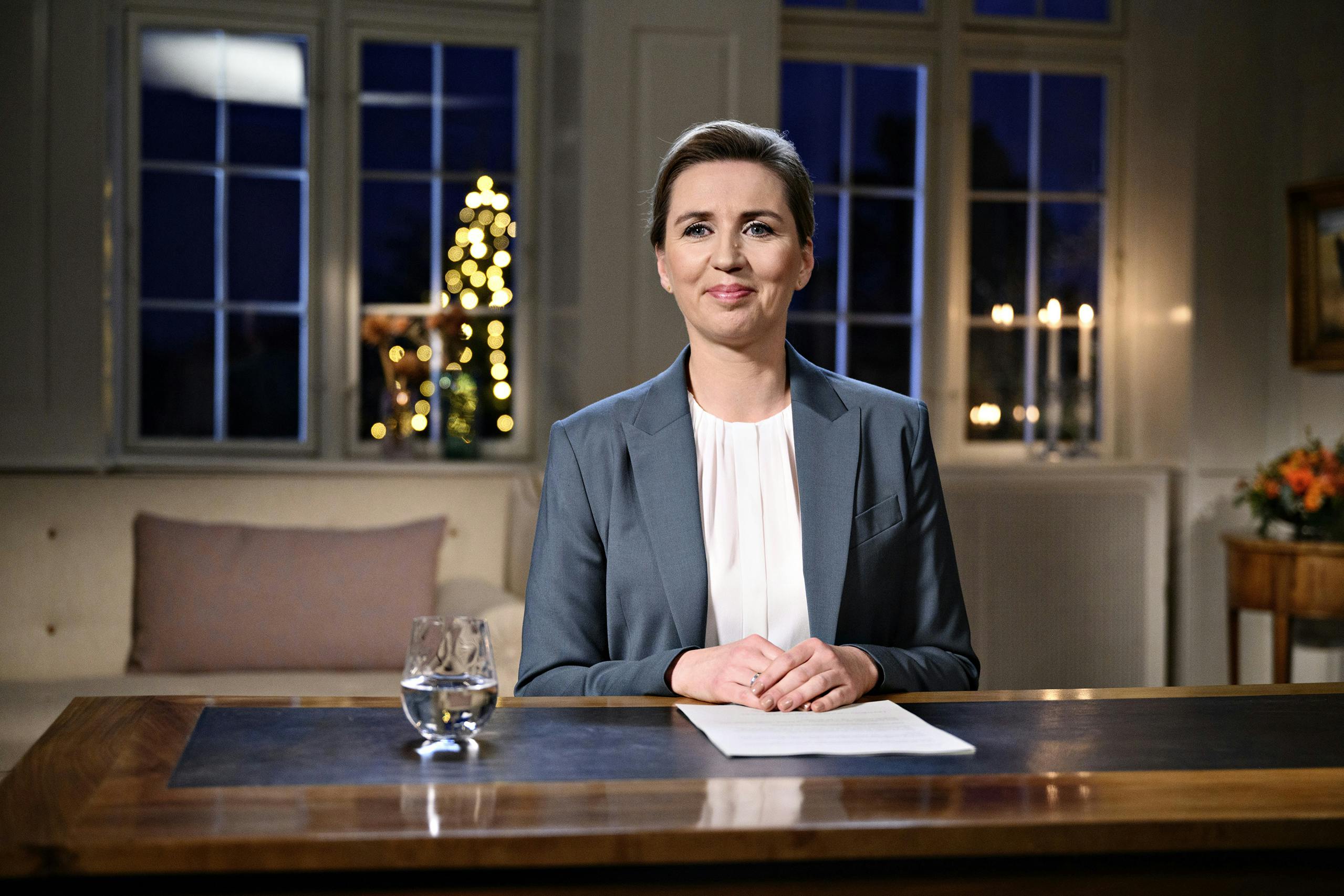Den første statsminister, som holdt nytårstalen på Marienborg, var Anker Jørgensen. Det var i 1980, og nu er tjansen Mette Frederiksens.