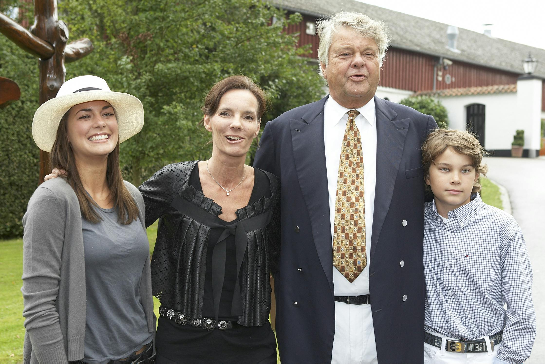 https://imgix.seoghoer.dk/michala_janni_christian_og_christopher_kjaer.jpg