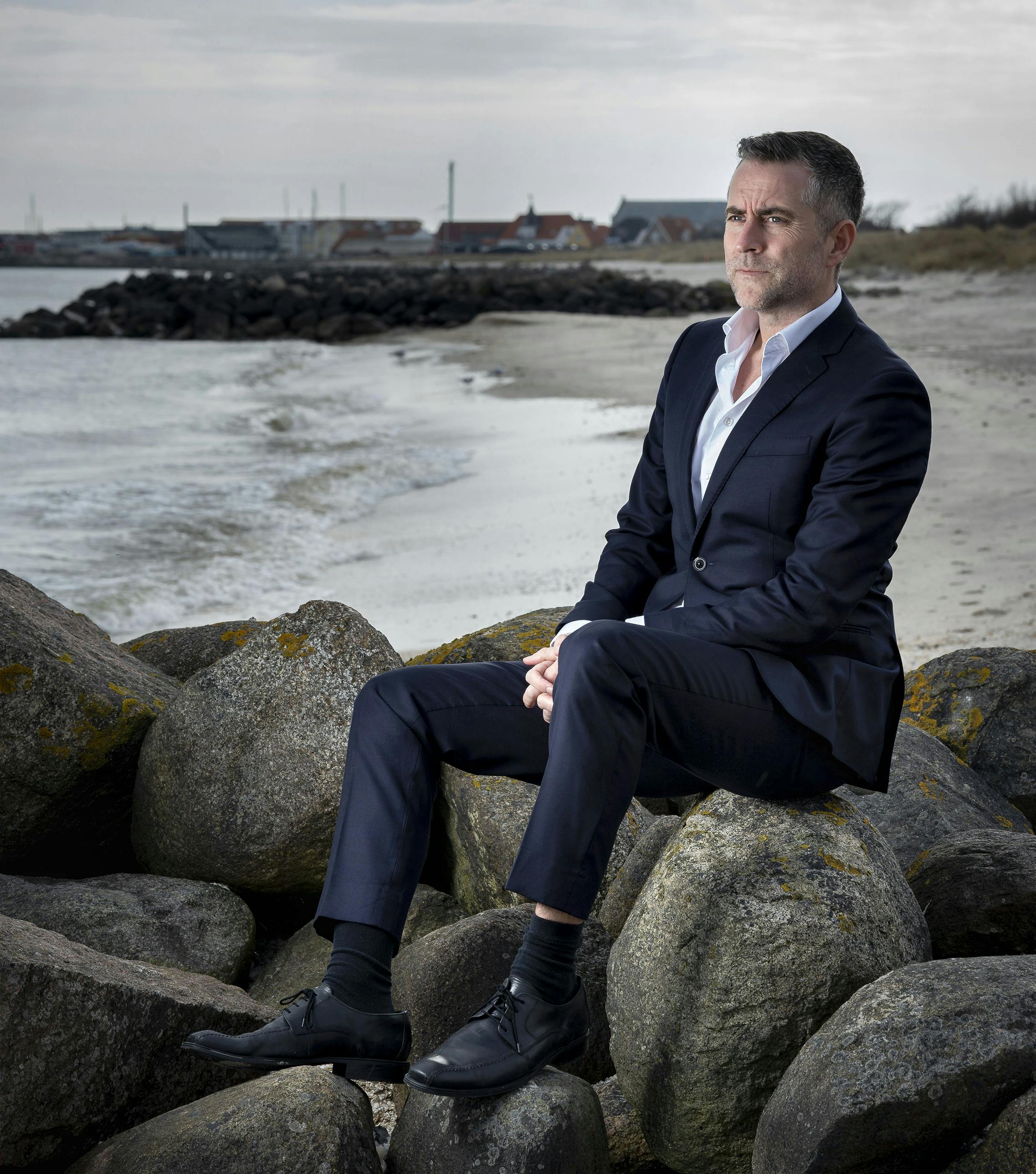 Historien om Jacob Risgaard er fortællingen om den grimme ælling, der blev til en smuk svane.