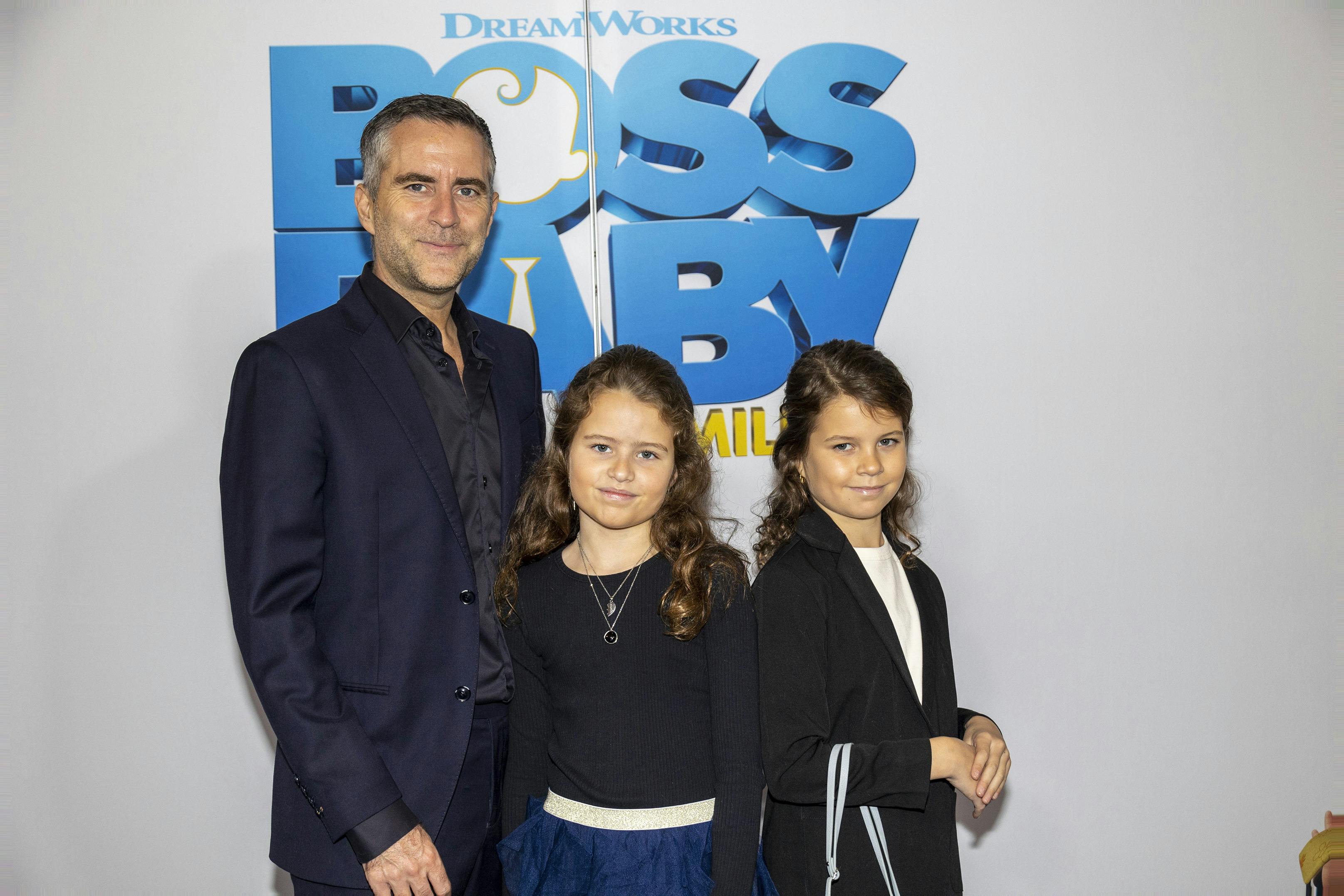 Tvillingerne Isabella og Josephine med deres far Jacob Risgaard til premiere på animationsfilmen “Boss baby 2”, hvor Risgaard lagde stemme til en af figurerne.
