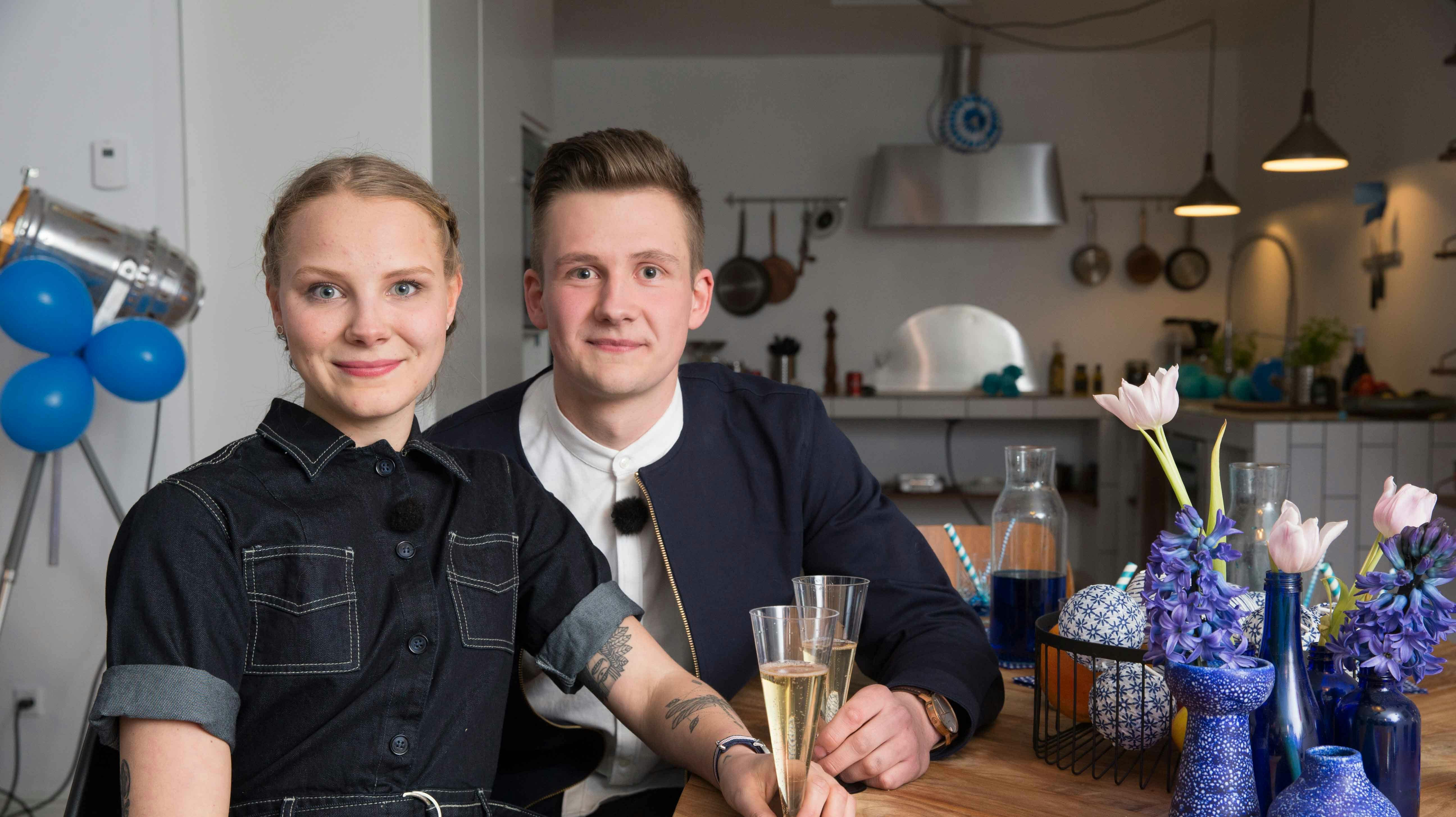 De blev kendt for at bygge og vinde et hus i tv-serien ”Nybyggerne”. Og kort efter at være flyttet ind i deres nye hus i Farum holdt Lise Vandborg, 22, og Michael Stig Christensen, 23, en havefest, hvor de benyttede lejligheden til også at blive gif