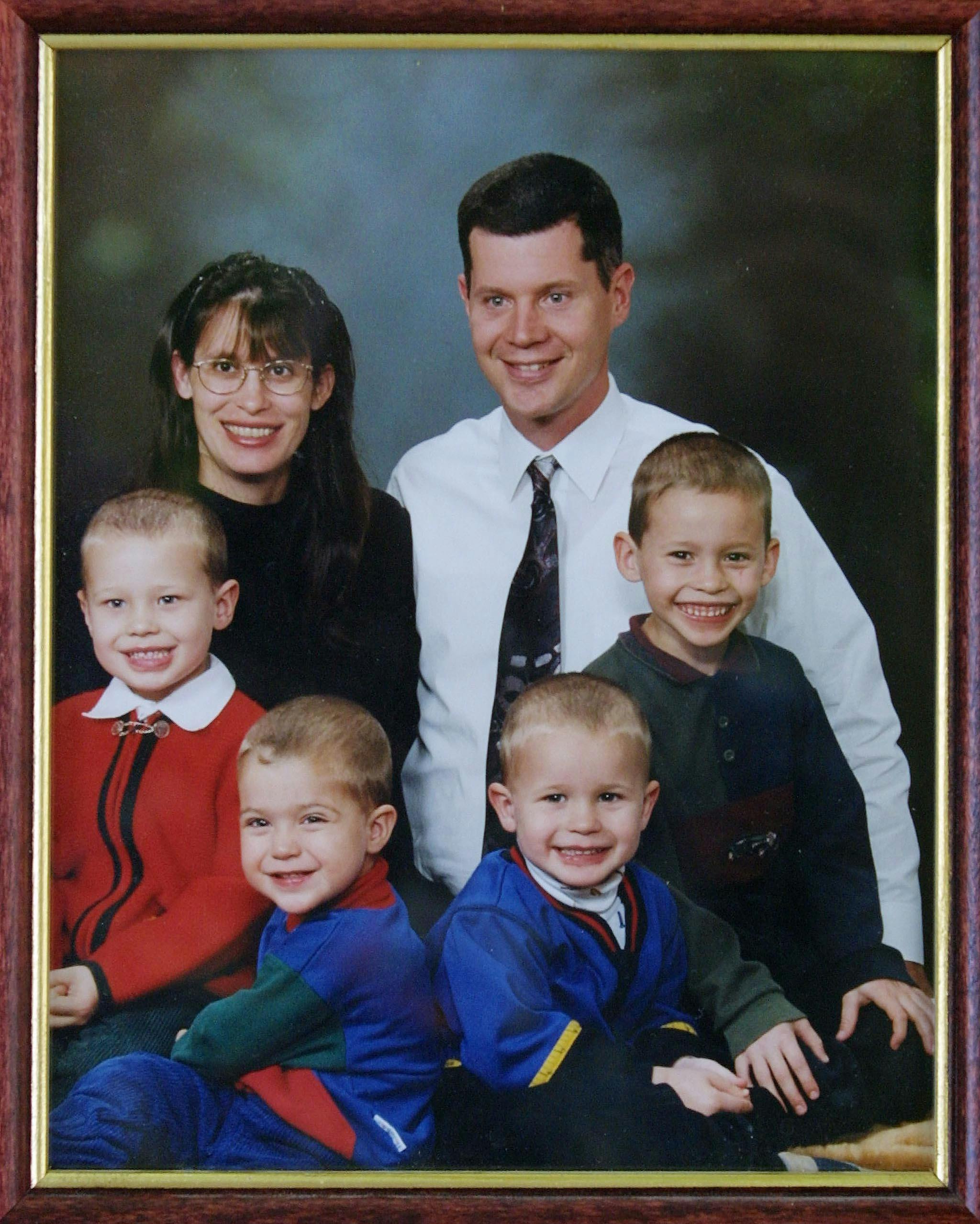 Trods hustruens ugerning støttede Russell hende i tiden efter tragedien.