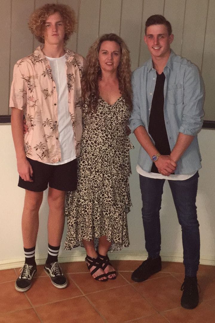 Jillian sammen med sine sønner Blake og Lachie, der i dag er blevet voksne.