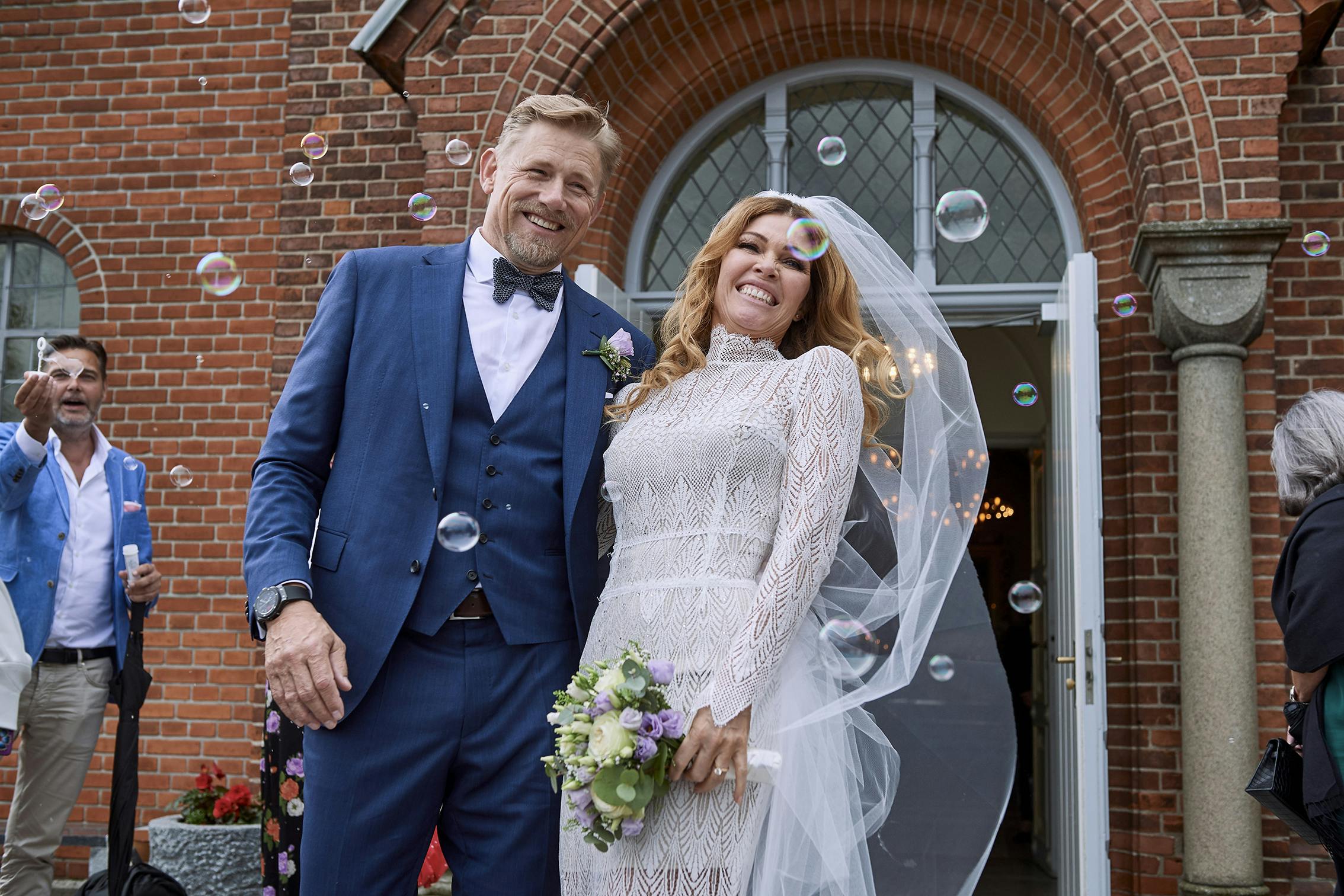 https://imgix.seoghoer.dk/storage_1/media/laura_von_lindholm_og_peter_schmeichels_bryllup_13.jpg