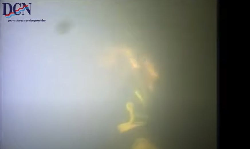 Hånden begyndte pludseligt at bevæge sig.