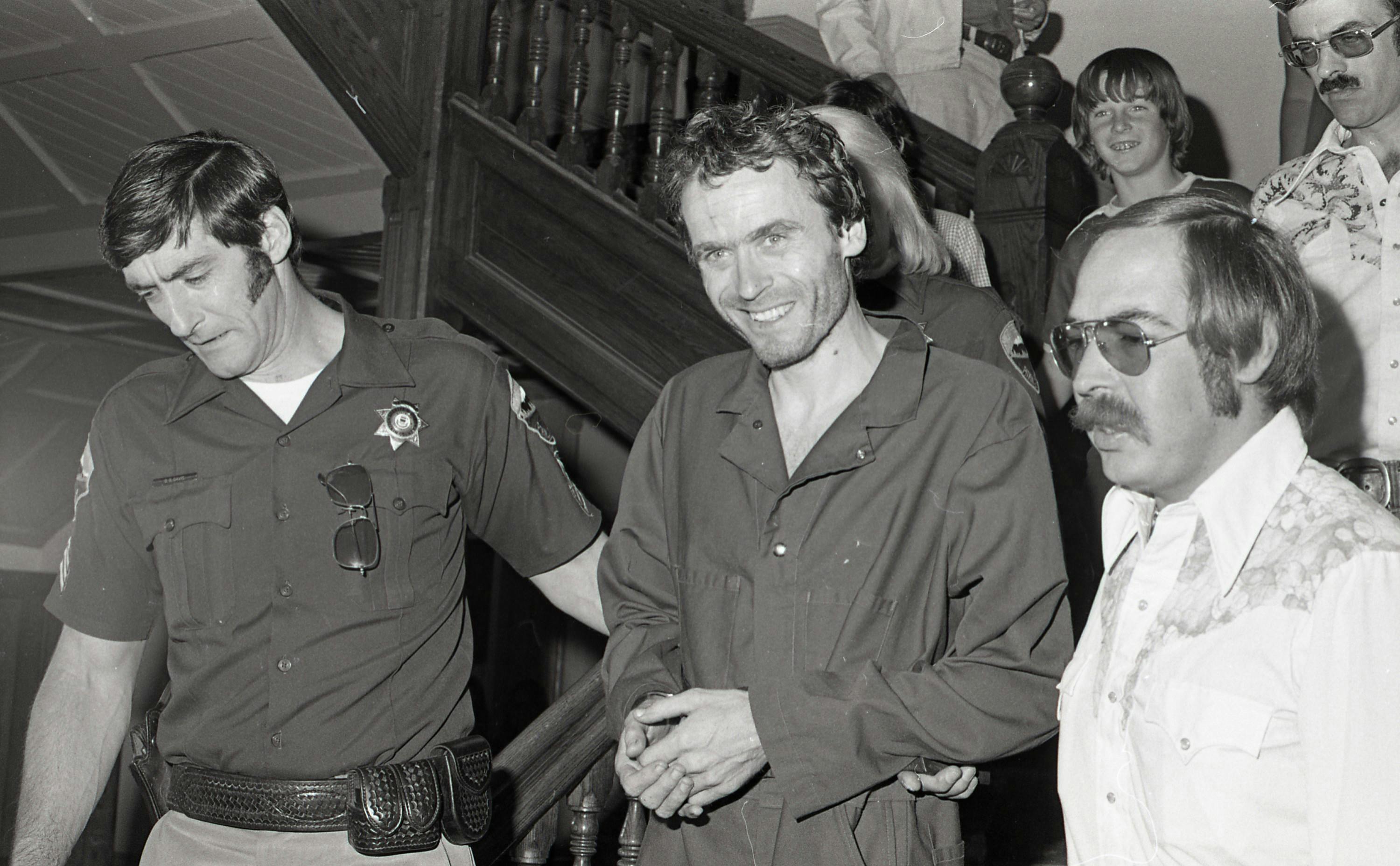 Ted Bundy flygtede to gange. Her ses han efter, han endnu engang var blevet fanget. 