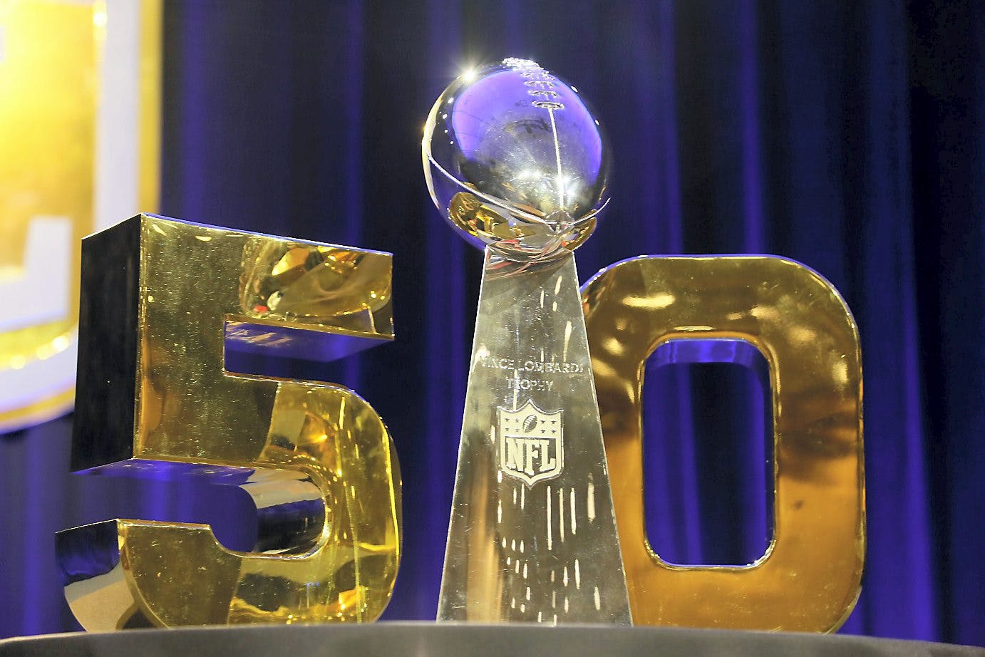 https://imgix.seoghoer.dk/vince_lombardi_trophy_til_super_bowl.jpg