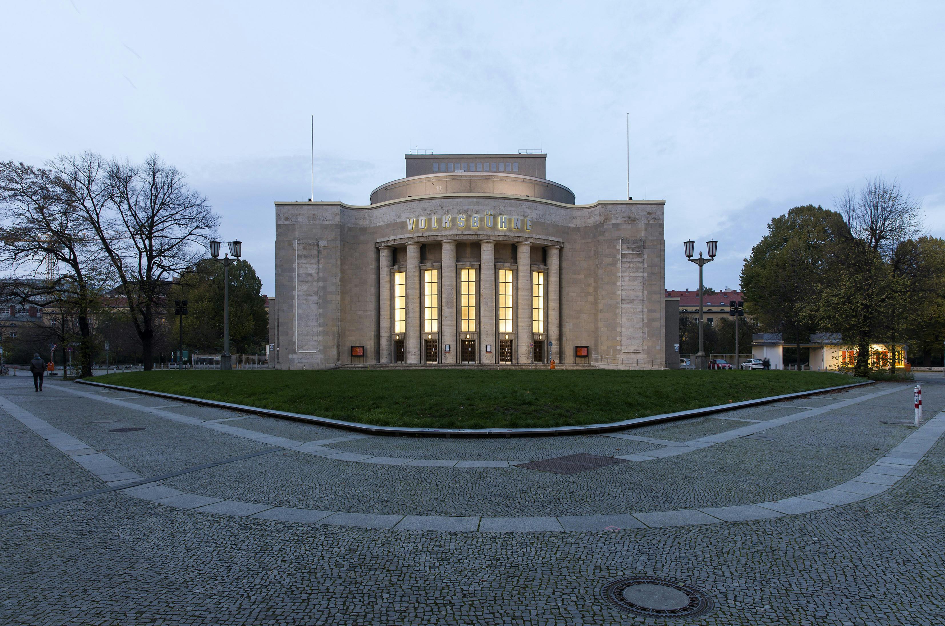 https://imgix.seoghoer.dk/volksbuehne_am_rosa_luxemburg_platz.jpg